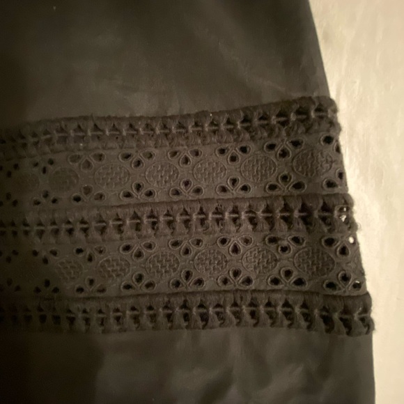 Black cocktail mini dress in black. Size 6. Brand is Laundry by Shelli Segal - Picture 4 of 7